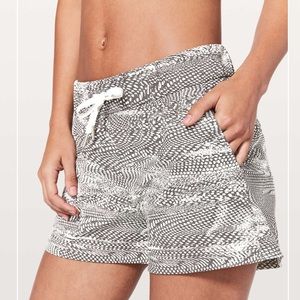 Lululemon On The Fly Short 2.5”